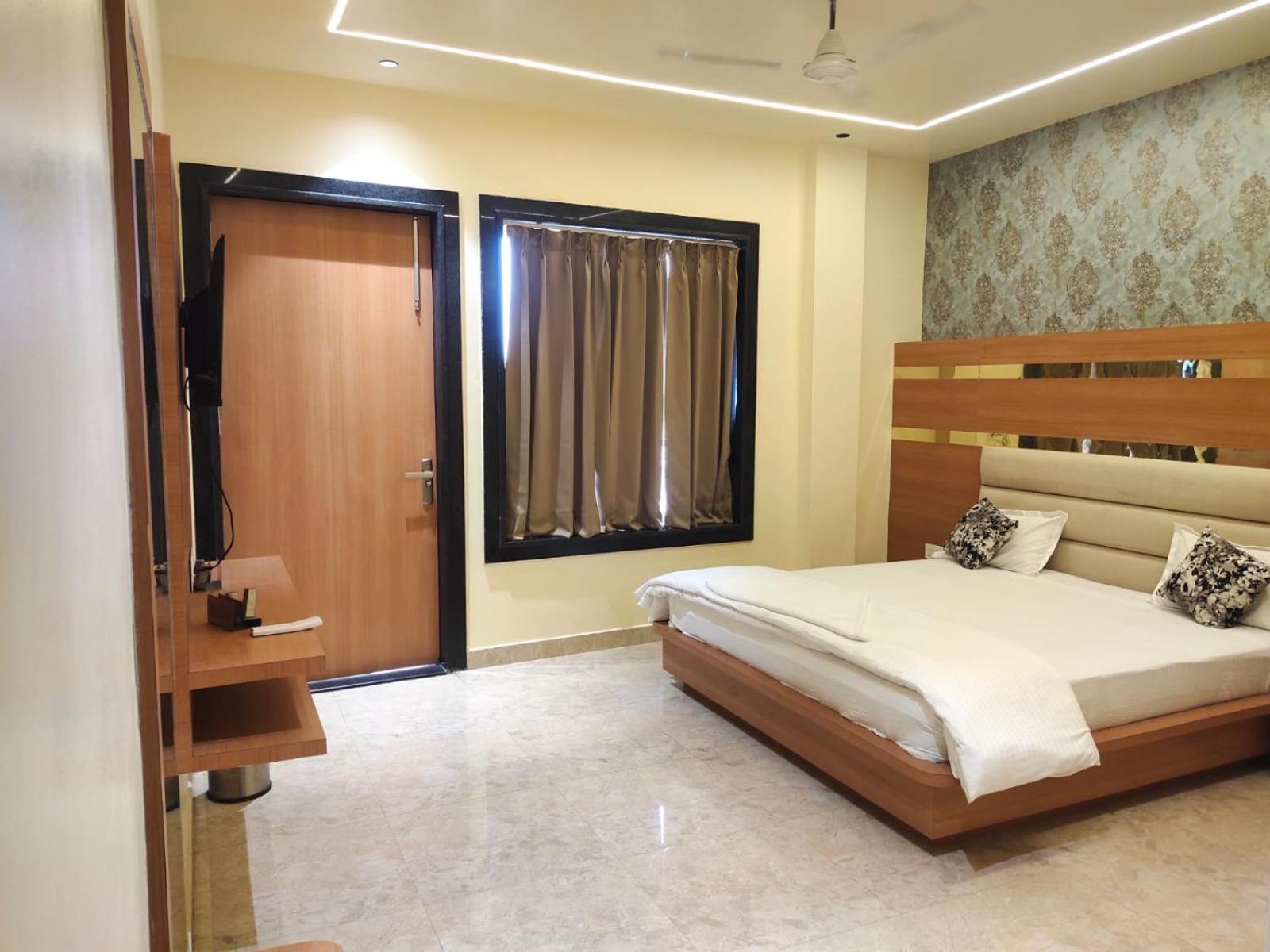 Shri Laxmi Inn Orai Extérieur photo