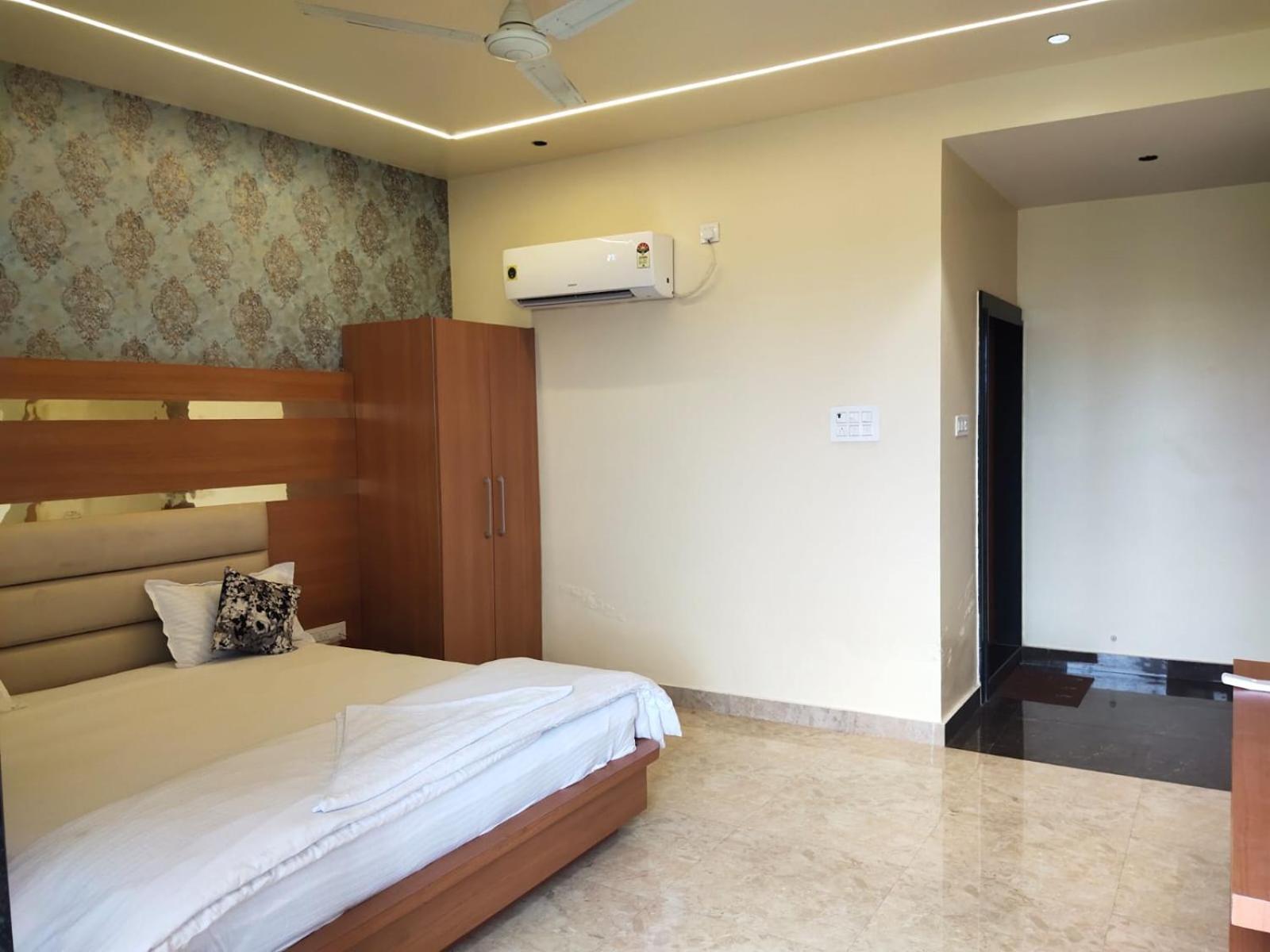 Shri Laxmi Inn Orai Extérieur photo